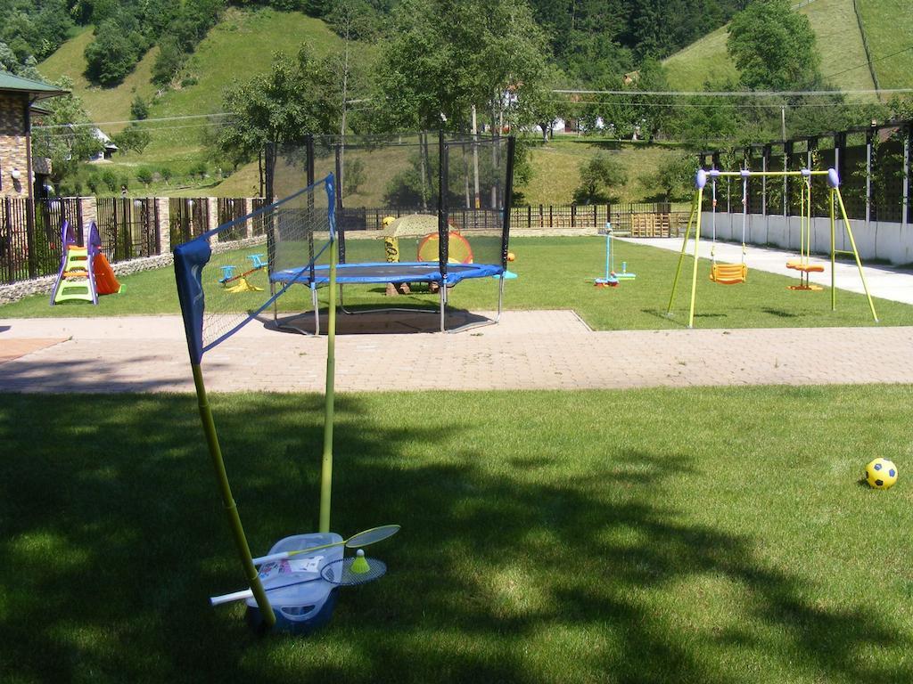 Hotel Hillden Lodge&Restaurant Drumu Carului Luaran gambar