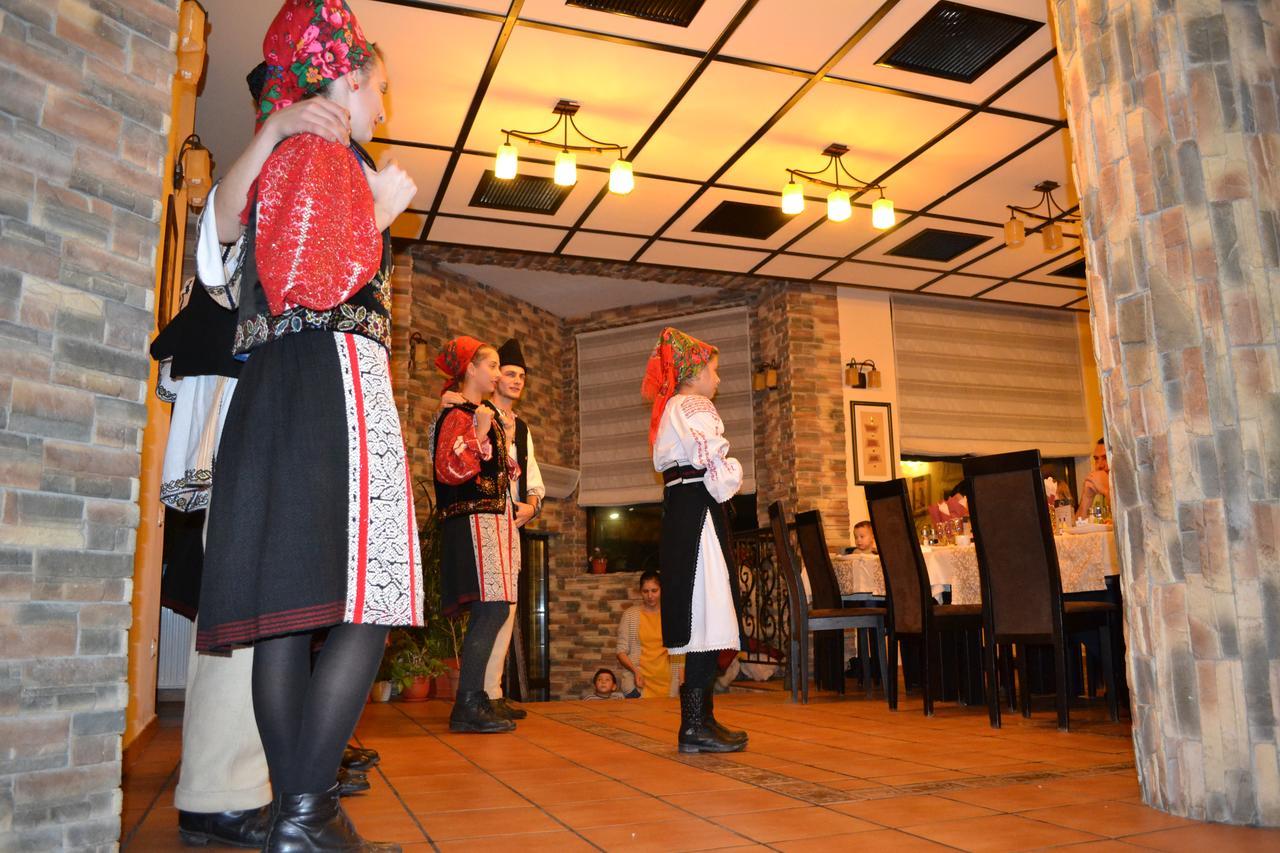 Hotel Hillden Lodge&Restaurant Drumu Carului Luaran gambar